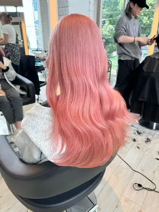 ロング カラー ブリーチ/髪質改善/ ハイトーン/暖色のヘアスタイル