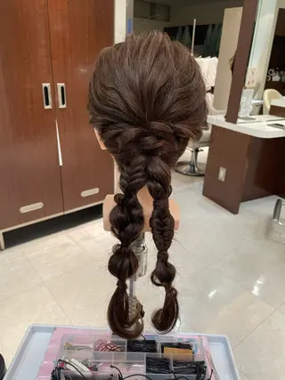 ロング レナークアリア 梅津美憂のヘアスタイル