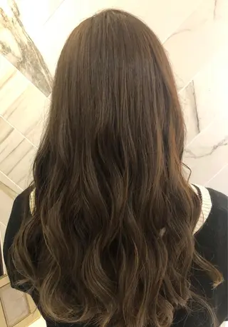 ロング カラー 藤田 歩美のヘアスタイル