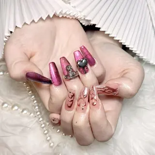 ネイル RAFFINE 月🦋🩵のネイルデザイン