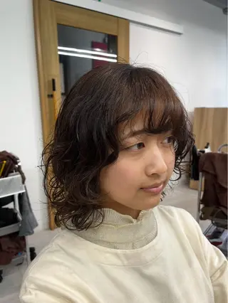 ミディアム パーマ 小森聖奈 韓国風レイヤーカットのヘアスタイル