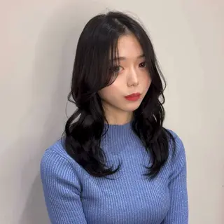 ミディアム ハッシュカット🖤 レイヤー/透けカラーのヘアスタイル