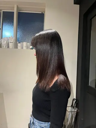 セミロング みさき/レイヤー/ハ イトーン指名No.1のヘアスタイル