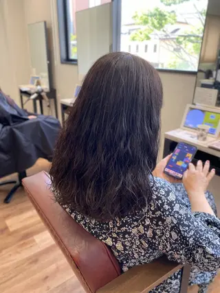 セミロング パーマ 矢部 萌深のヘアスタイル