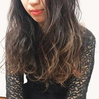 カラー スナコザワ レナのヘアスタイル