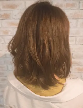 ミディアム カラー 赤松 摩美のヘアスタイル