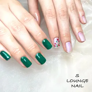 ネイル S LOUNGE NAIL所属・パーツたくさん🍓 SUMIのネイルデザイン