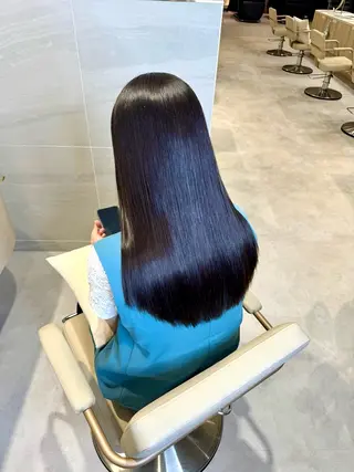 セミロング 韓国風/小顔レイヤー /艶カラーのヘアスタイル