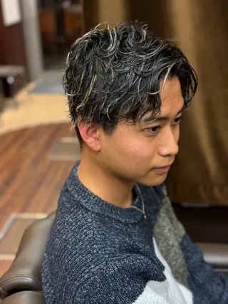 ショート カラー パーマ メンズ 牧野 滉平のヘアスタイル