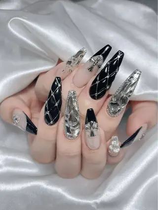 ネイル LEELA NAIL STUDIO所属・LEELA NAIL STUDIOのネイルデザイン