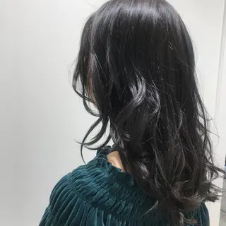 セミロング 近 紗理奈のヘアスタイル