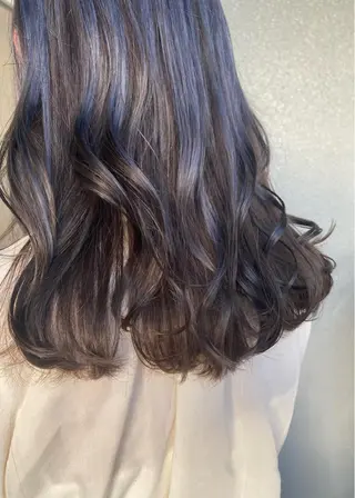 ロング 艶•透明感カラー フィーシーのヘアスタイル