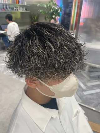 ショート カラー パーマ メンズ カラーモデル⚡️ REONのヘアスタイル