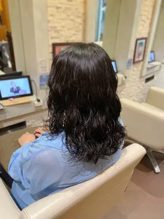 セミロング パーマ 本多 美羽のヘアスタイル