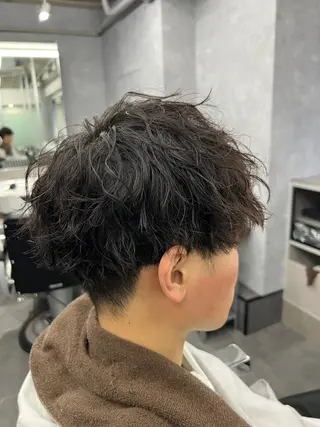 ショート カラー パーマ メンズ The Gollum cut＆shave所属・垢抜け・メンズパーマ 津山祐紀のヘアスタイル