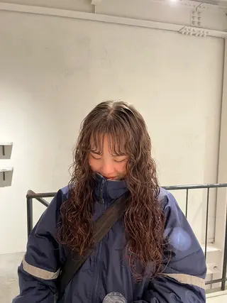 ミディアム パーマ anna/ラフパーマ /くすみベージュのヘアスタイル