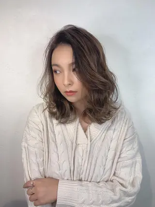 ミディアム ＿WHITE鳳店 アンダーバーホワイトのヘアスタイル