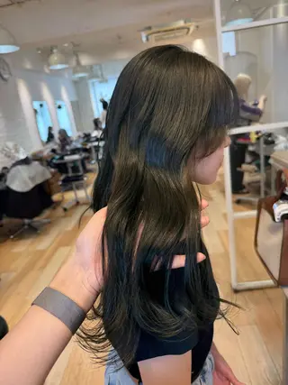 ロング カラー ミルクティー× グレージュMOMOのヘアスタイル