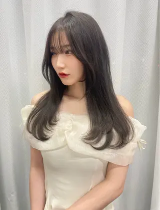 セミロング レイヤーカット/ 縮毛矯正/ミサキ💐のヘアスタイル