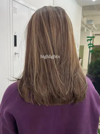 ミディアム Ⓜ︎iyu🌊/海外 風ハイライト特化のヘアスタイル