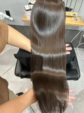 ロング カラー ミルクティーカラー グレージュ　高山慧輔のヘアスタイル