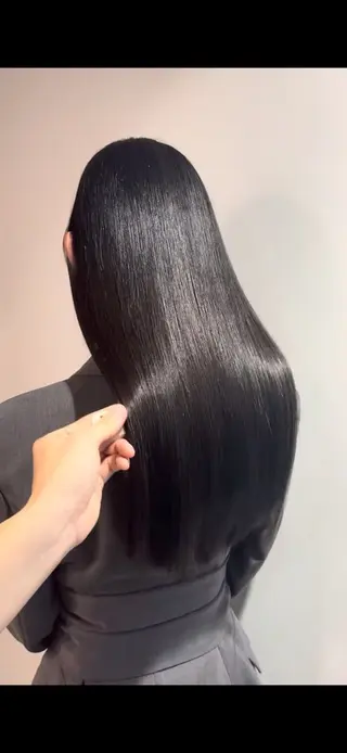 ロング ⭕鏡のような劇艶/ 賀川サトシ⭕️のヘアスタイル