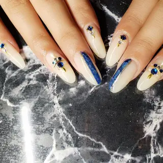 セミロング ネイル クロキ 。のネイルデザイン