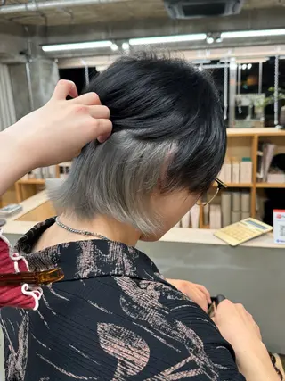 ミディアム 茜璃/ブリーチカラー /レイヤーカットのヘアスタイル