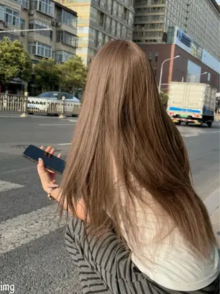 ブリーチなしWカラー × ハイトーン さきのヘアスタイル