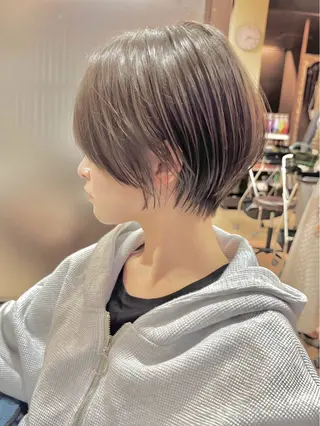 ショート カラー CLOVER学園前所属・鶴井 地のヘアスタイル