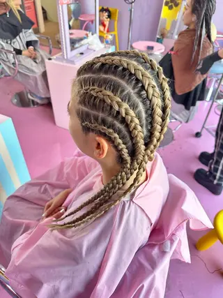 セミロング Hair salon TOMMY所属・♮やっしー♮ 🌈派手髪🌈のヘアスタイル