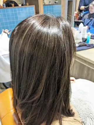カラー alushe 岡 陽子のヘアスタイル