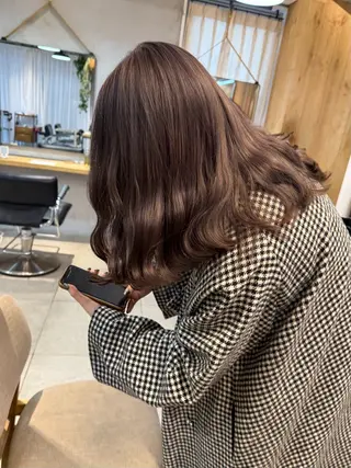 ミディアム カラー ミルクティー× グレージュMOMOのヘアスタイル