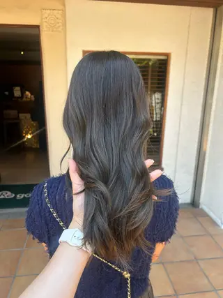 ロング カラー putri 川邉 優花のヘアスタイル