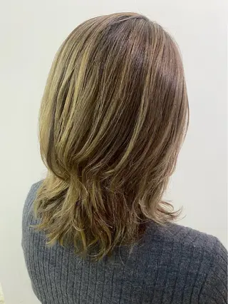 セミロング カラー 古川 琴美のヘアスタイル