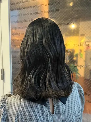 カラー こまつばらみお/レイ ヤー/ダブルカラーのヘアスタイル