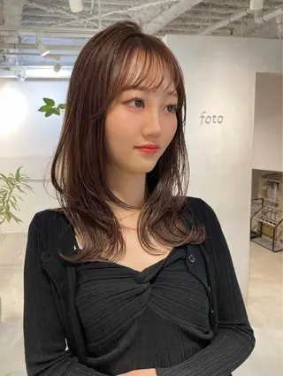 セミロング SAKI 新宿のヘアスタイル