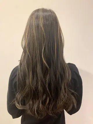 ロング カラー 多田 彩香のヘアスタイル