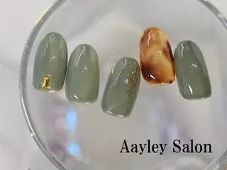ミディアム ネイル カラー Aayley(アイリー)Salon所属・Aayley アイリ―サロンのネイルデザイン