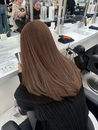 セミロング カラー モテ髪💕ハイトーン ベージュ yuriaのヘアスタイル