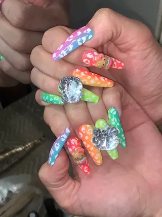 ネイル NES NAIL所属・さゆり￤推しキャラ ￤ロングネイル🩷のネイルデザイン