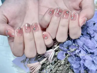 ショート カラー ネイル Lea NAILsalon所属・Le’a NailSalonのネイルデザイン