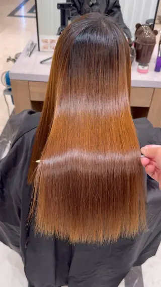 セミロング ガレリアエレガンテ　サカエテン所属・田中俊　縮毛矯正 髪質改善のヘアスタイル