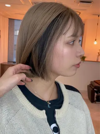 ショート カラー Mina/岡山/矯正 ブリーチ/レイヤーのヘアスタイル