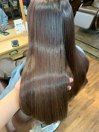 ロング レイヤーカット、 大人可愛い　中村美羅のヘアスタイル