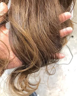 セミロング カラー ツキノキ ミナのヘアスタイル