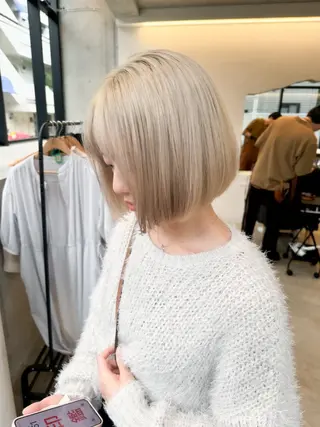 ショート カラー ヘアアレンジ ミニボブ/ブリーチ 🌈MISATOのヘアスタイル