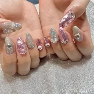 ネイル yuri 🌈のネイルデザイン