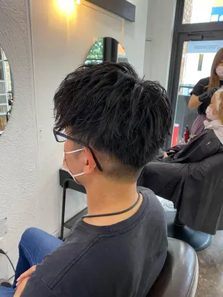 ミディアム メンズ 泰成/メンズ特化/ フェード/ツイスパのヘアスタイル