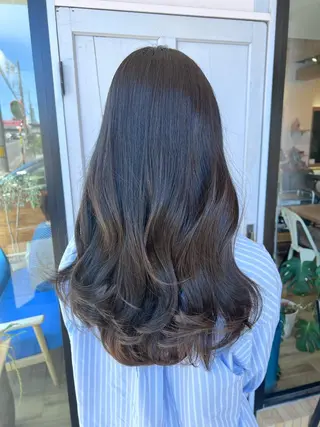 ロング カラー ツキダテ ユイのヘアスタイル